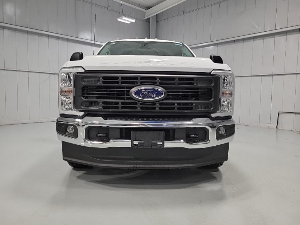 2025 Ford F-350 XL photo 2