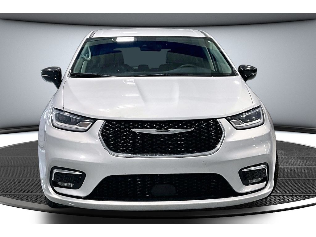 Used 2024 Chrysler Pacifica Touring L Passenger Van