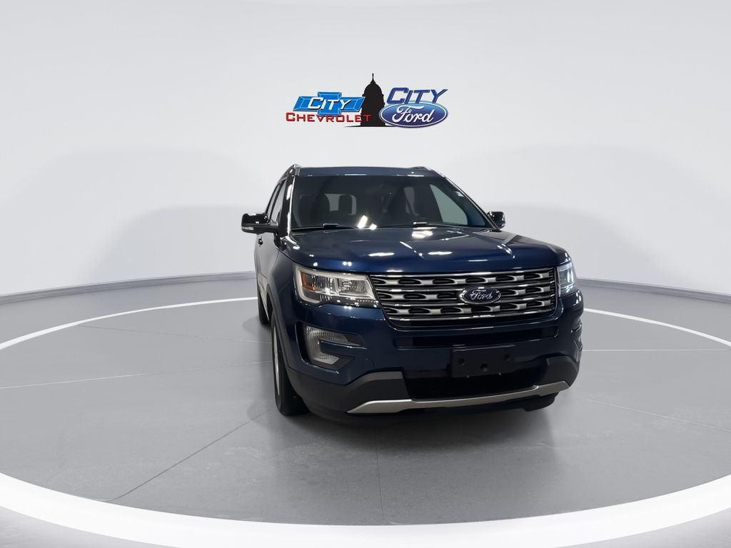 2017 Ford Explorer XLT photo 2