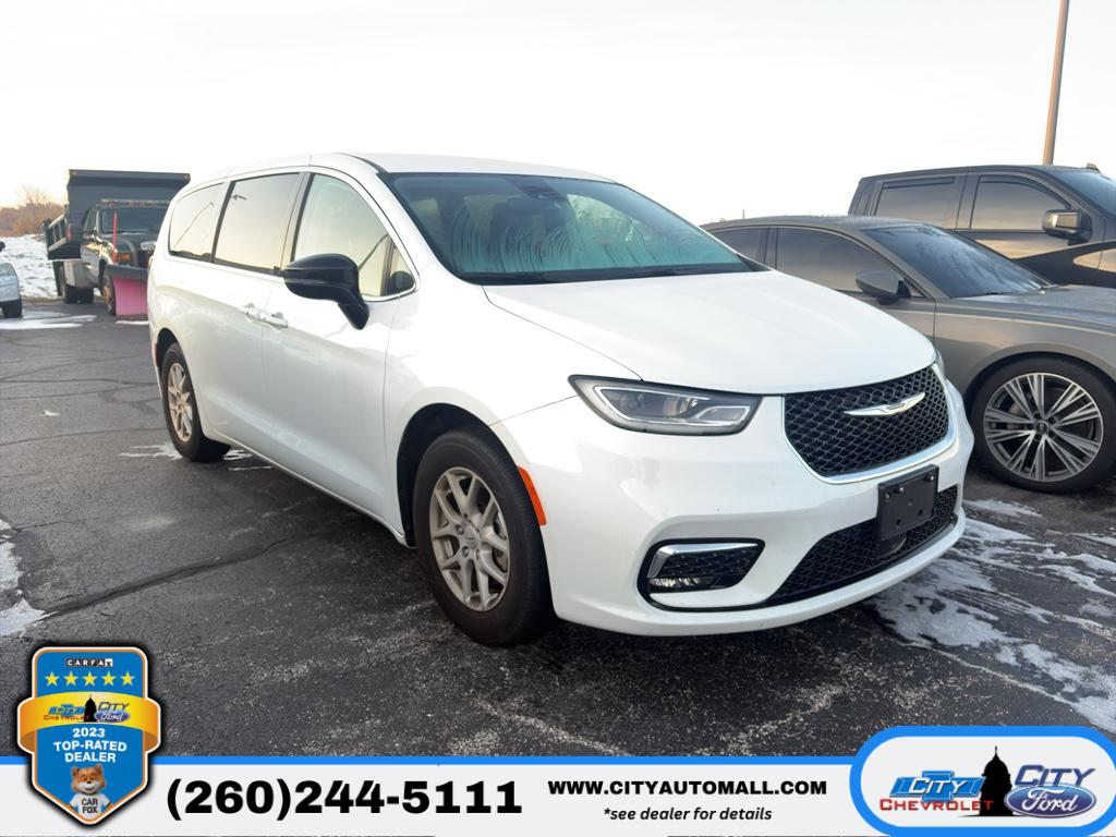 2024 Chrysler Pacifica Touring L's photo