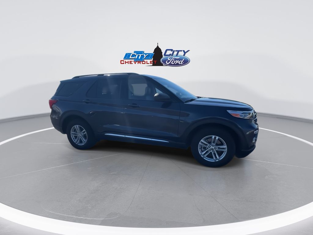 2023 Ford Explorer XLT photo 2