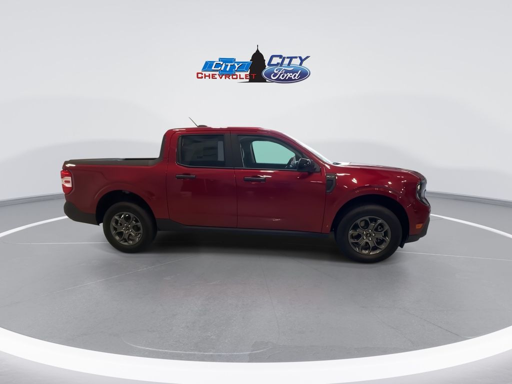 2025 Ford Maverick XLT photo 2