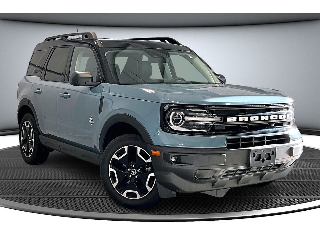 2022 Ford Bronco Sport Outer Banks photo 2