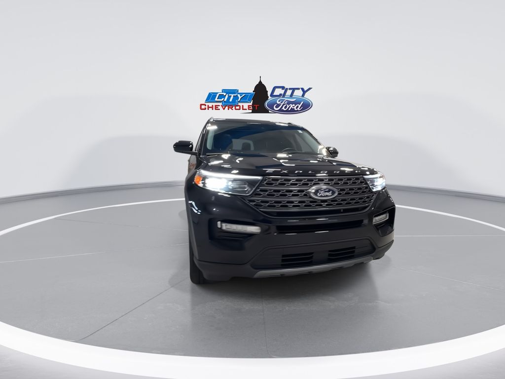 2023 Ford Explorer XLT photo 3