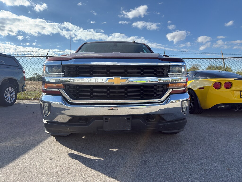 2017 Chevrolet Silverado LT photo 2