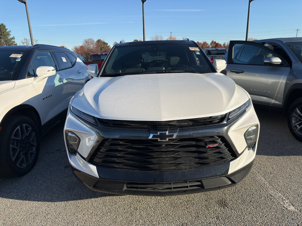 2023 Chevrolet Blazer RS photo 2