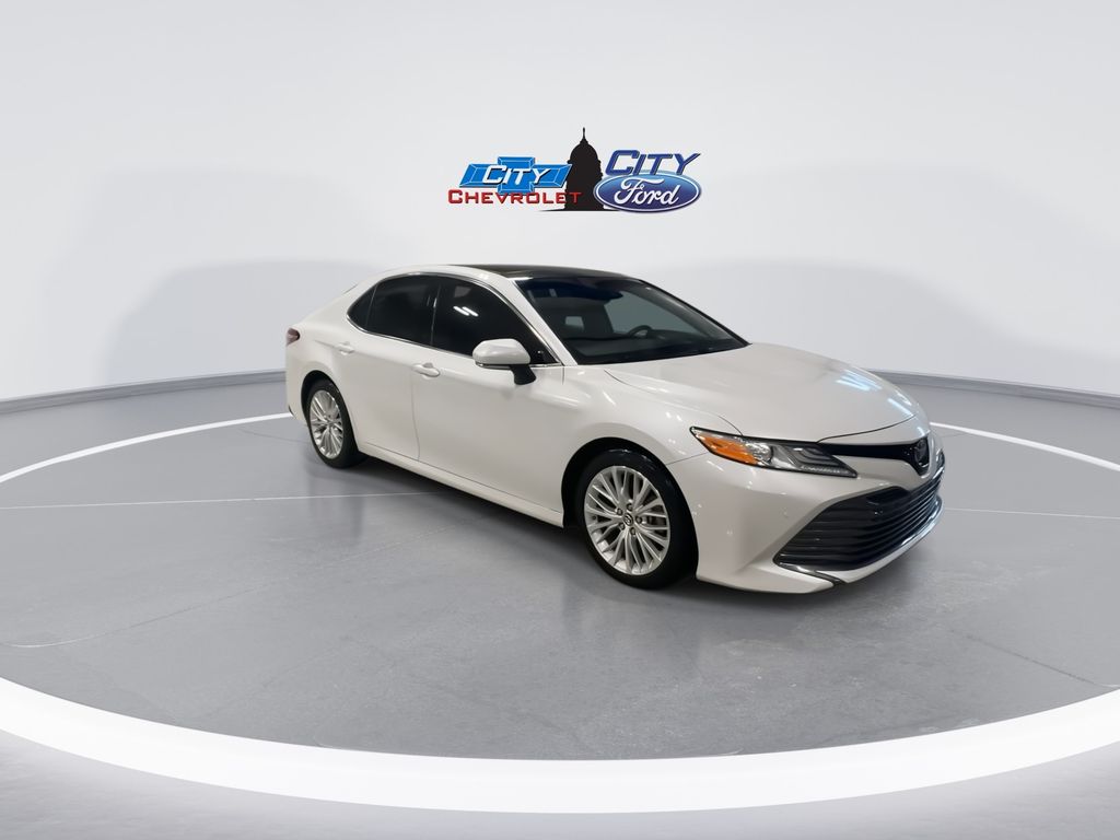 2018 Toyota Camry XLE V6 photo 2