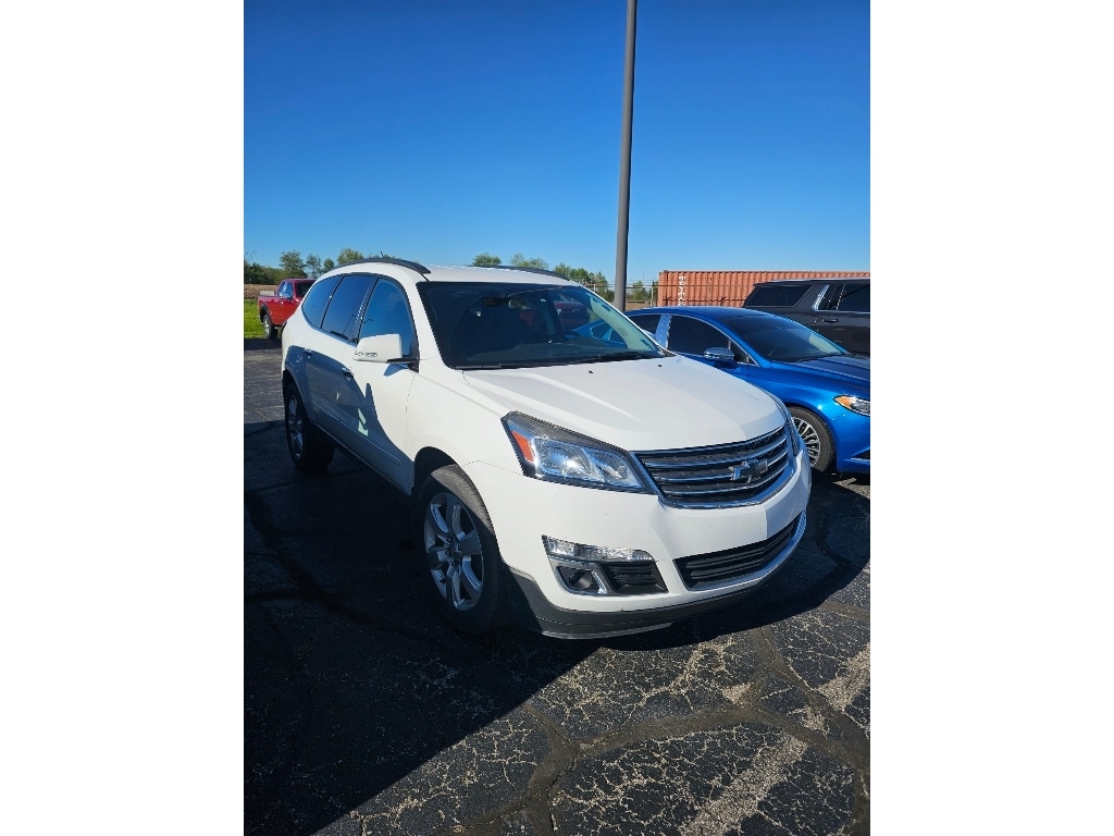 Used 2017 Chevrolet Traverse 1LT with VIN 1GNKRGKD1HJ329729 for sale in Columbia City, IN