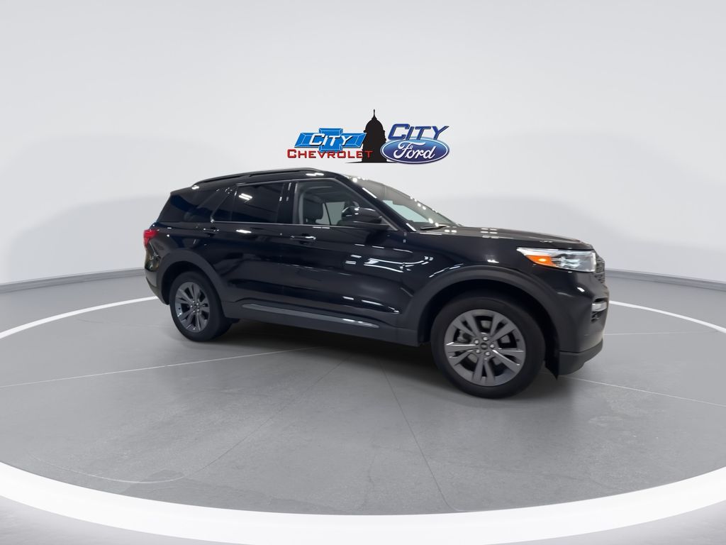 2023 Ford Explorer XLT photo 2