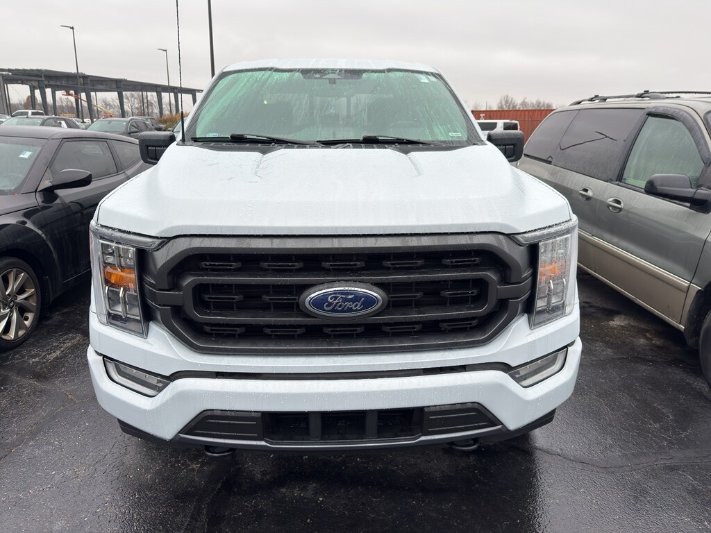 2022 Ford F-150 XLT photo 2