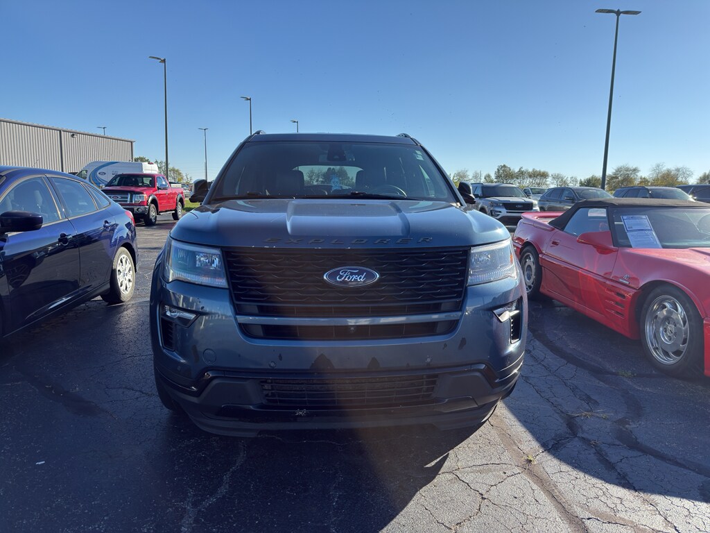 2019 Ford Explorer Sport photo 2