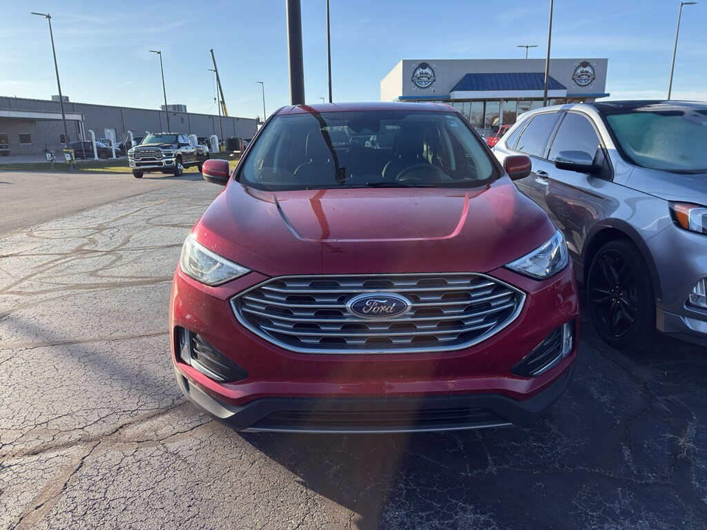 2022 Ford Edge SEL photo 2
