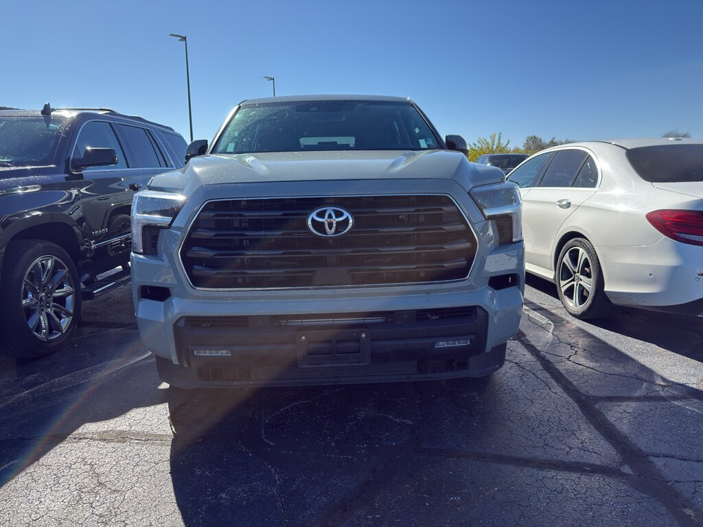 2024 Toyota Sequoia SR5 photo 2