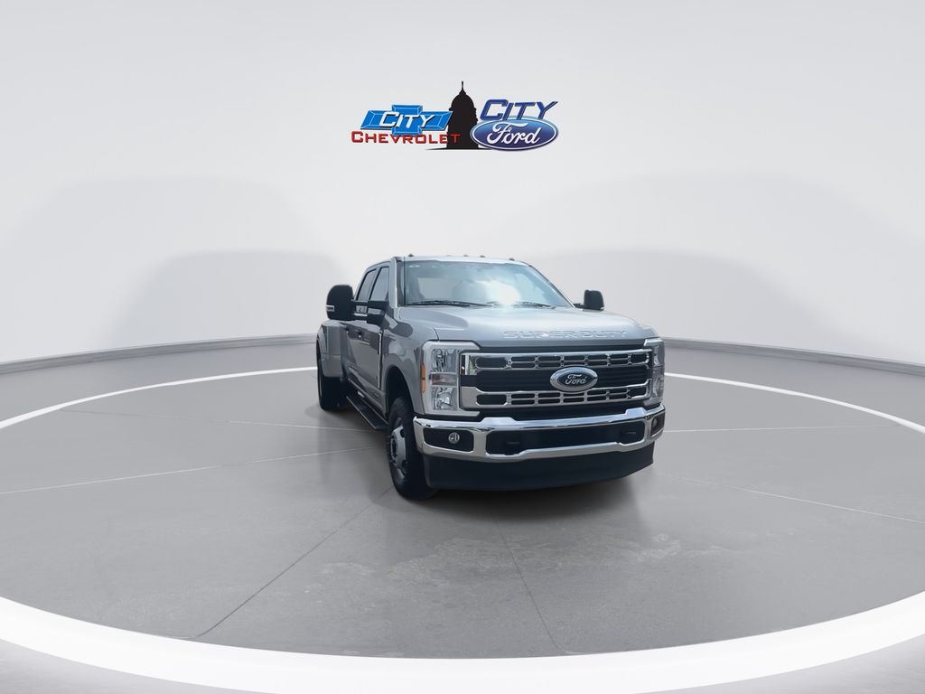 2024 Ford F-350 XLT photo 3