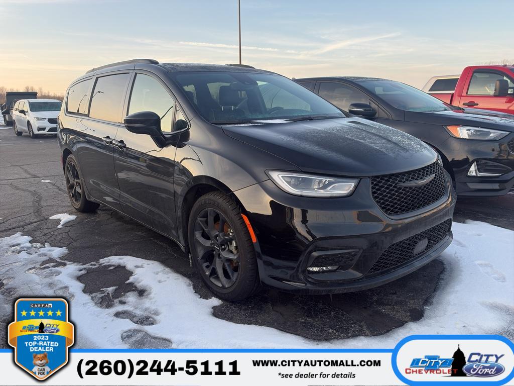 2025 Chrysler Pacifica Limited's photo