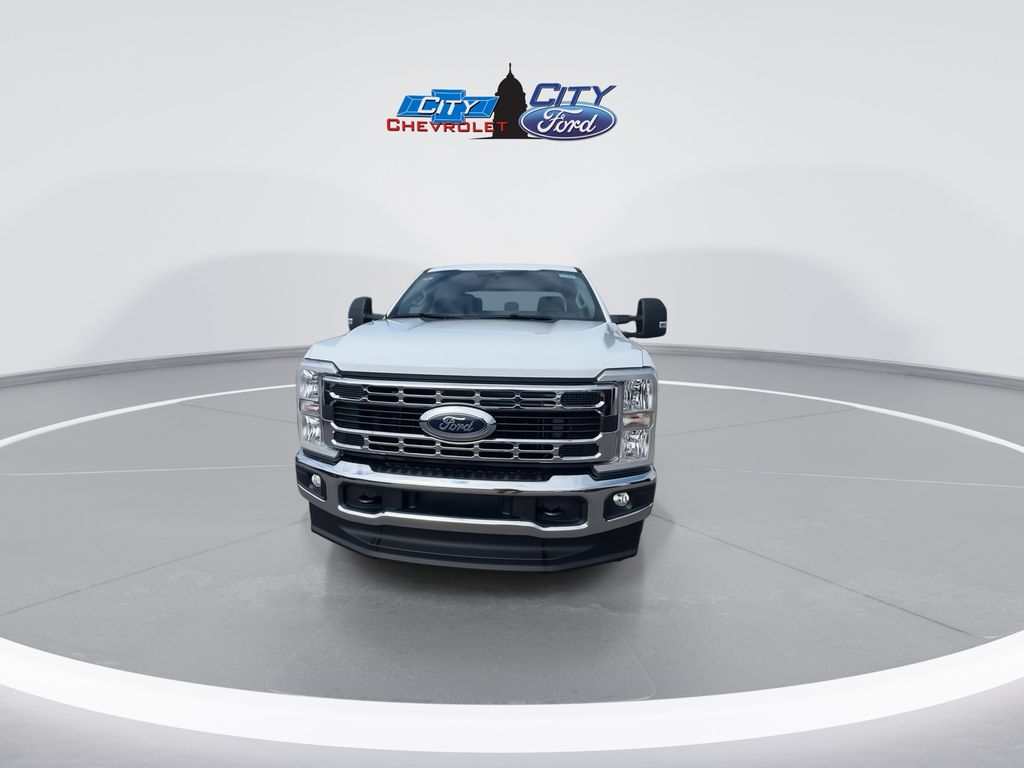 2026 Ford F-350 XLT photo 2