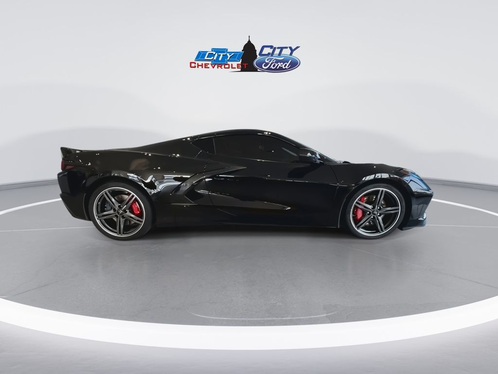 2024 Chevrolet Corvette Stingray 2LT photo 2