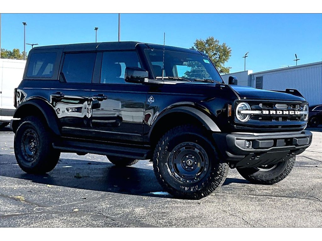 2025 Ford Bronco Outer Banks photo 2
