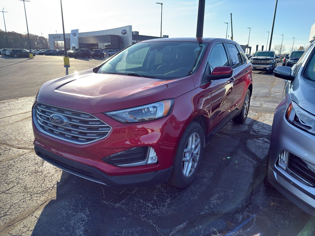 2022 Ford Edge SEL photo 3