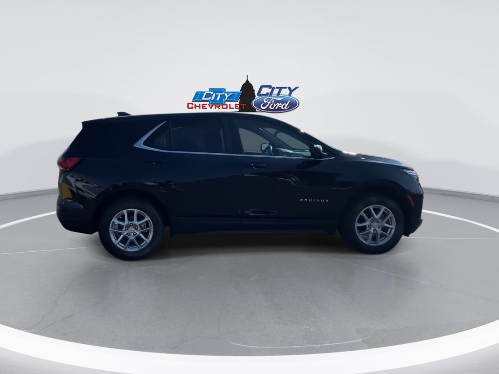 2022 Chevrolet Equinox LT photo 2