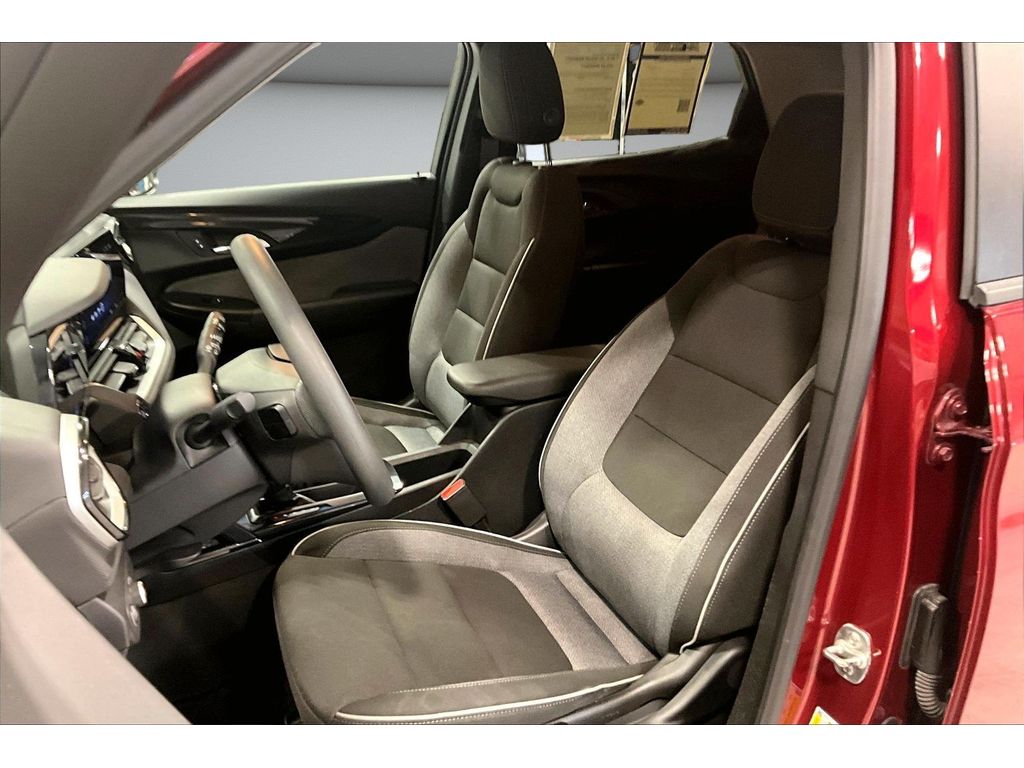 2025 Chevrolet Trailblazer LT - Photo 32