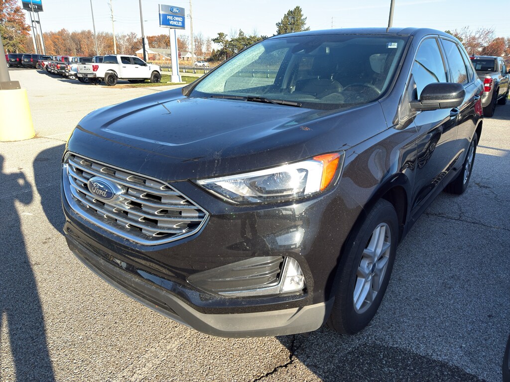 2022 Ford Edge SEL photo 2