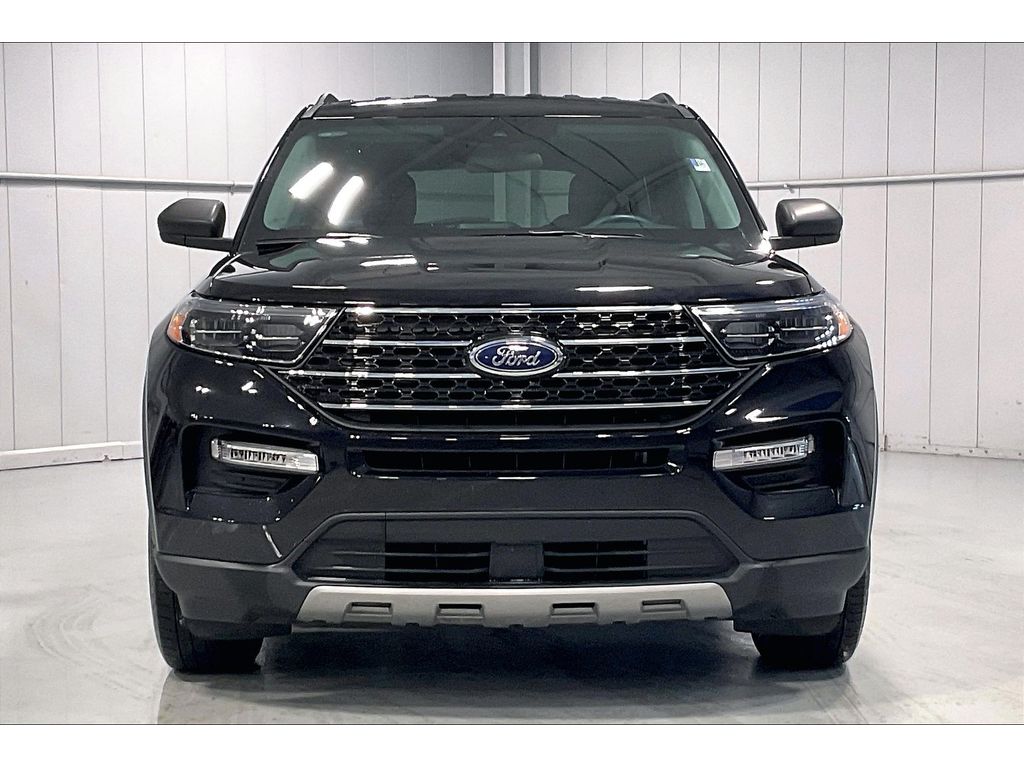 2023 Ford Explorer XLT photo 2
