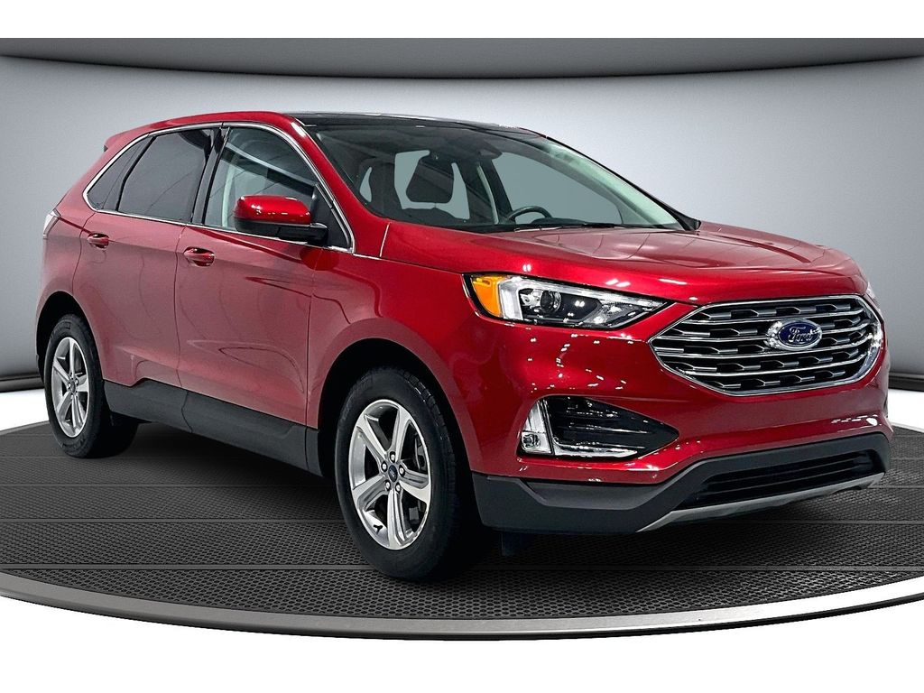 2022 Ford Edge SEL photo 2