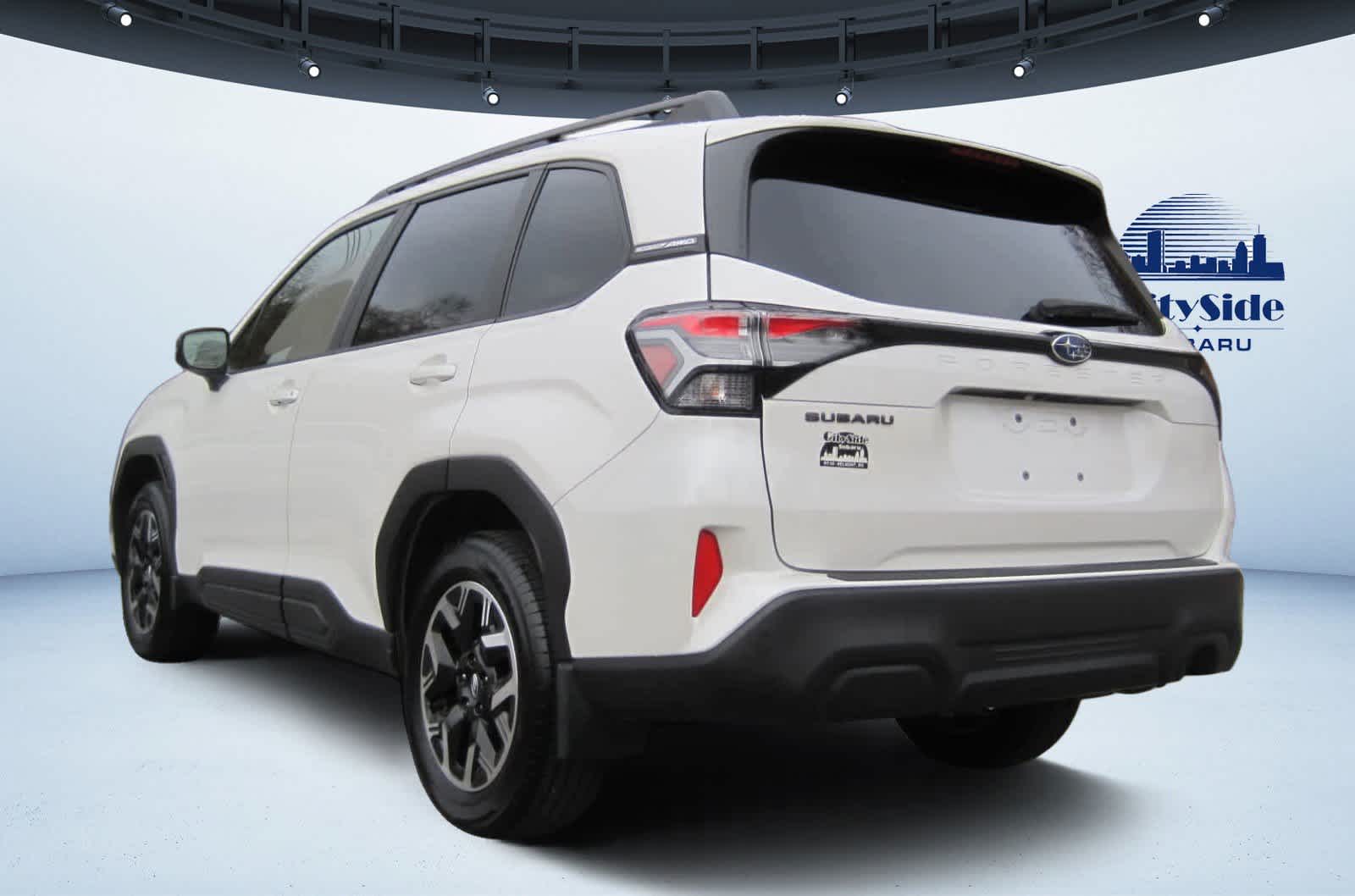 2025 Subaru Forester Premium photo 4