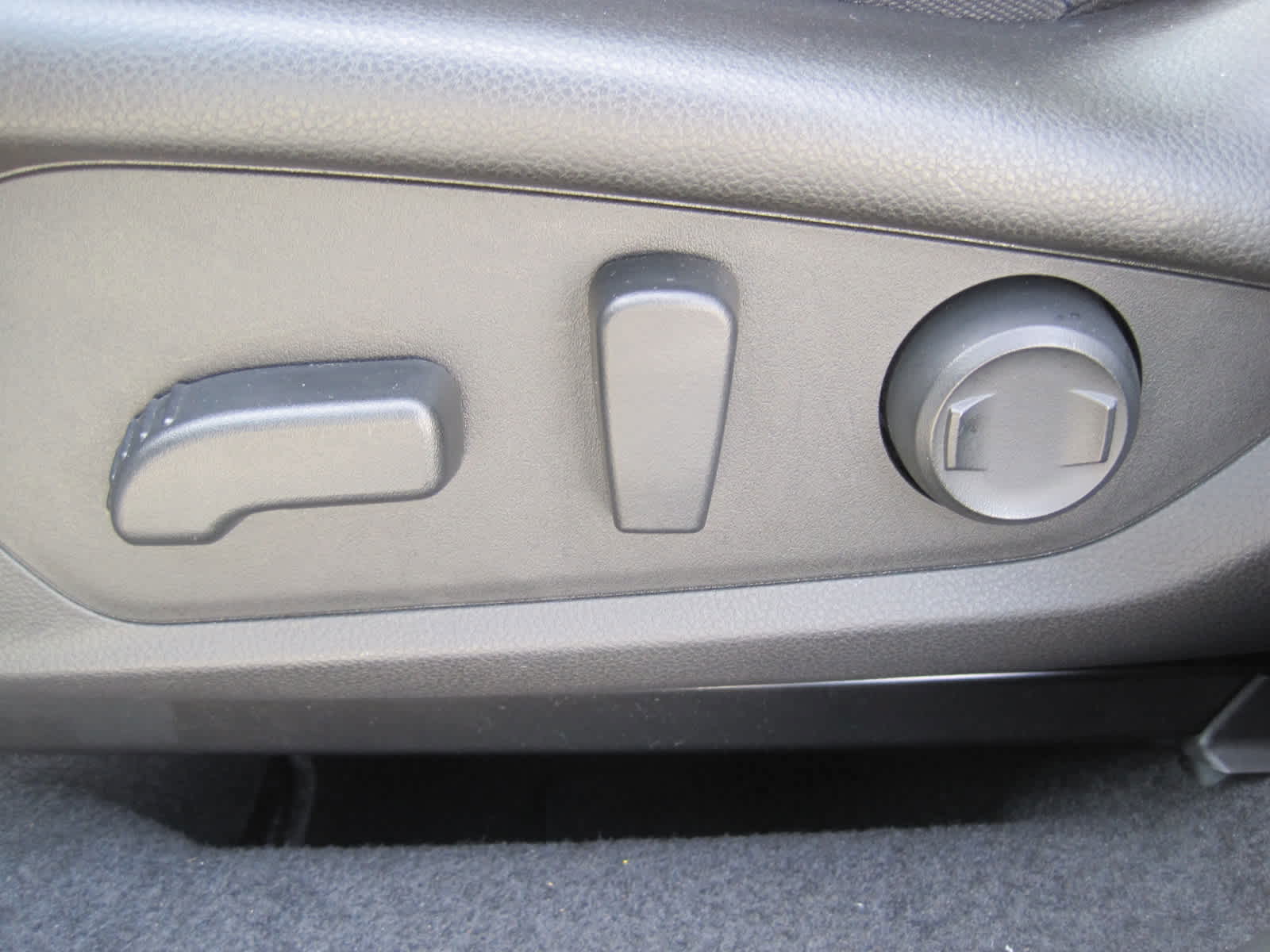 2025 Subaru Forester Limited - Photo 17