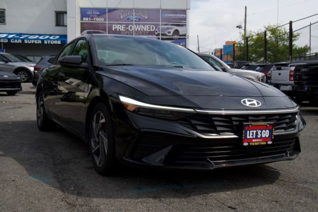 Certified 2025 Hyundai Elantra SEL Convenience Sedan
