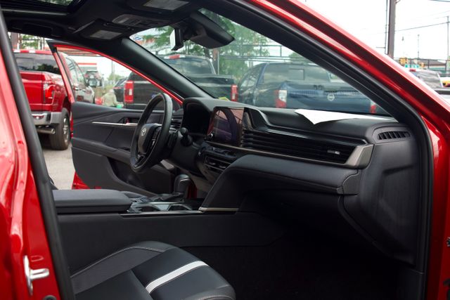 2025 Toyota Camry SE - Photo 9
