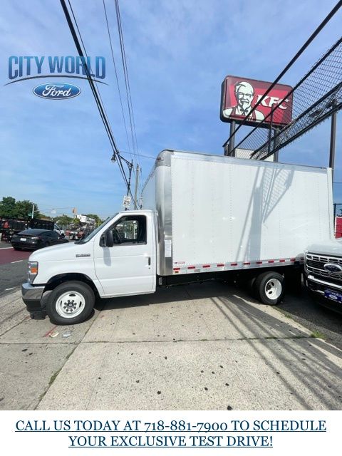 2025 Ford E-350 photo 2
