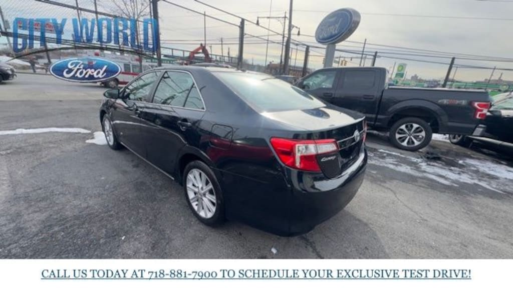 Used 2013 Toyota Camry SE Sedan