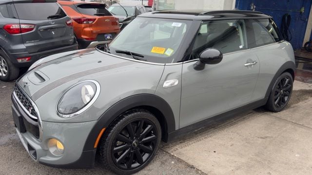 2019 MINI Hardtop Cooper S Signature's photo