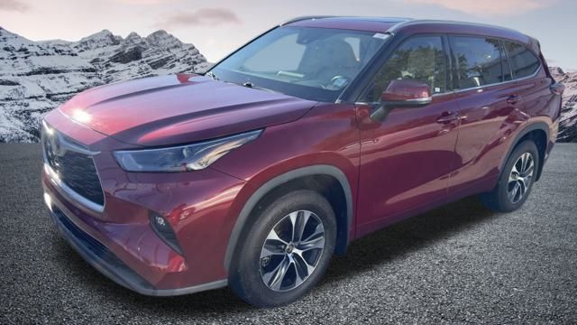 2022 Toyota Highlander XLE's photo