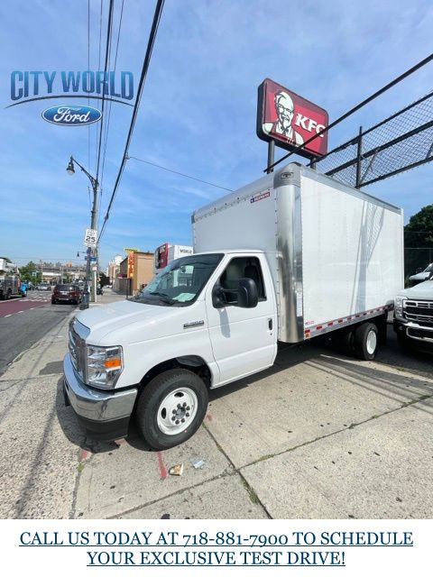 2025 Ford E-350 photo 3