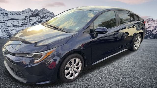 2025 Toyota Corolla LE's photo