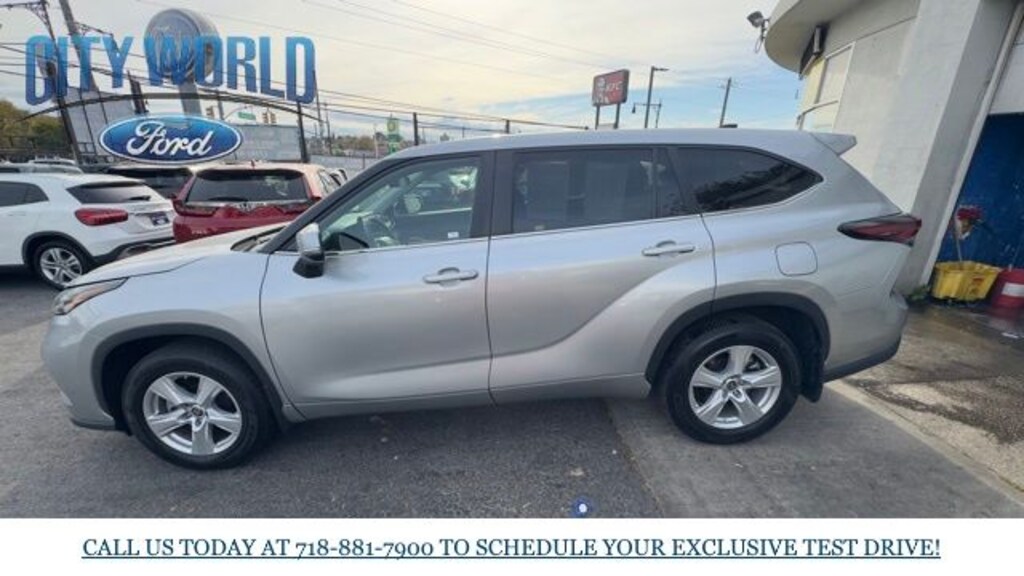 Used 2024 Toyota Highlander LE SUV