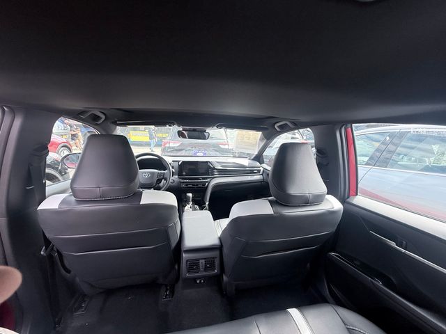 2025 Toyota Camry SE - Photo 18