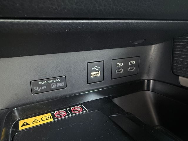 2025 Toyota Camry SE - Photo 13