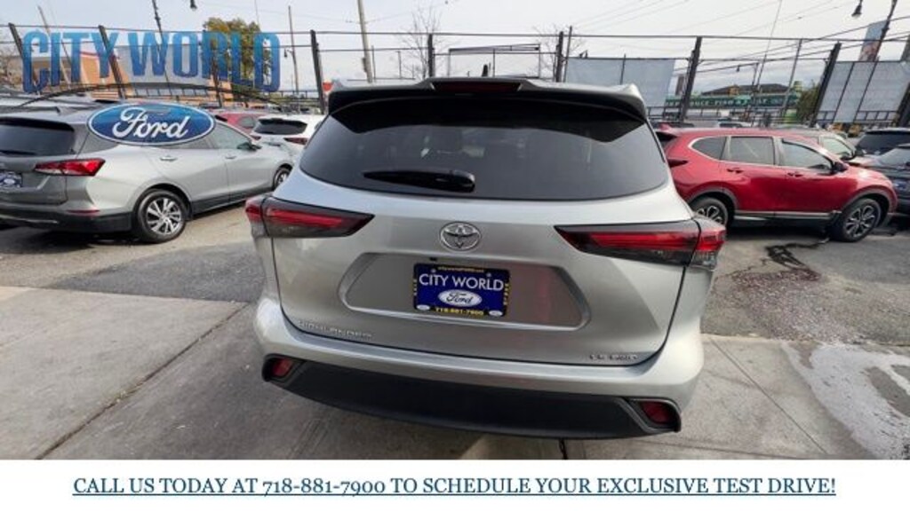 Used 2024 Toyota Highlander LE SUV