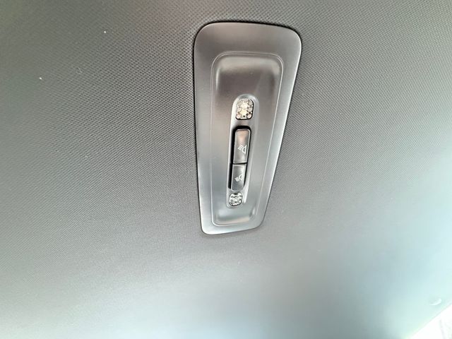 2025 Toyota Camry SE - Photo 20