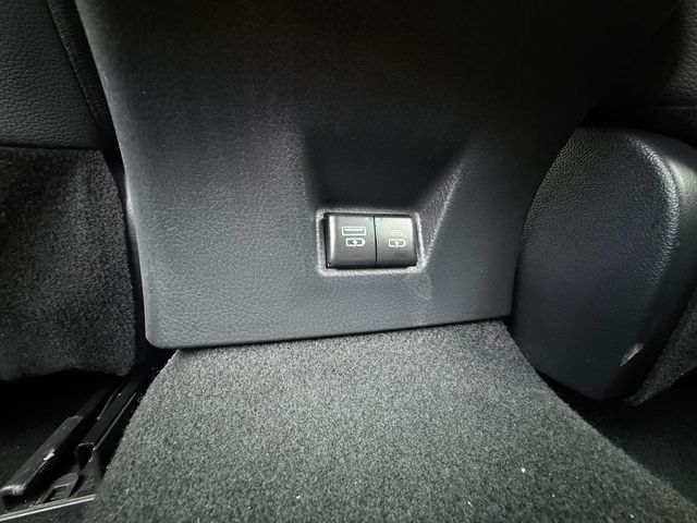 2025 Toyota Camry SE - Photo 19