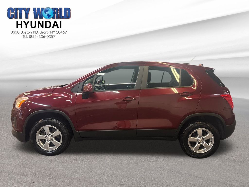 2016 Chevrolet Trax LS photo 2