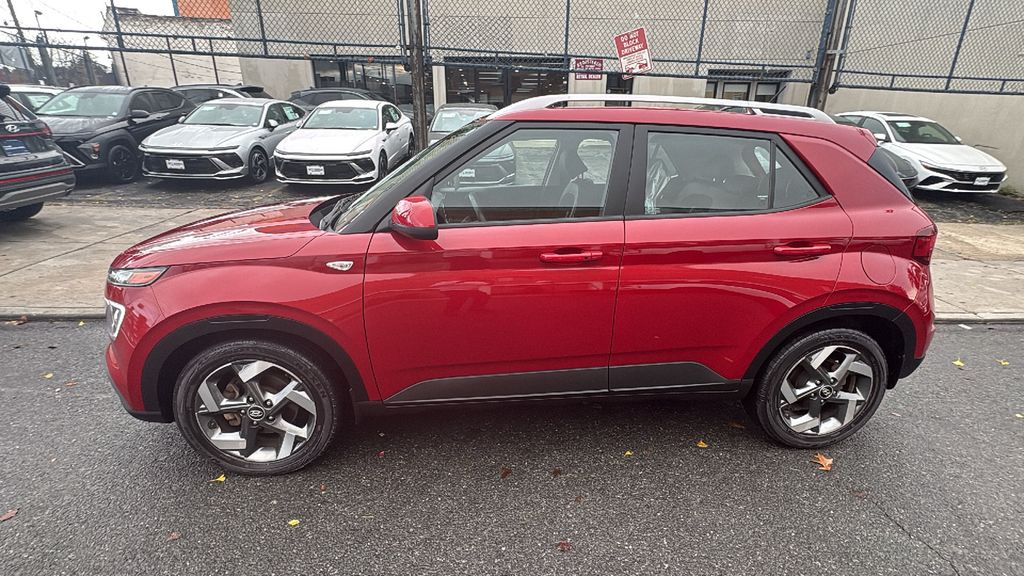 2023 Hyundai Venue SEL Limited photo 2