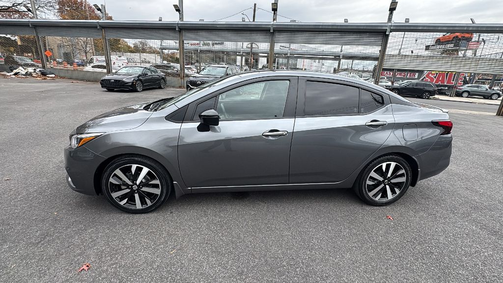 2022 Nissan Versa 1.6 SR photo 2