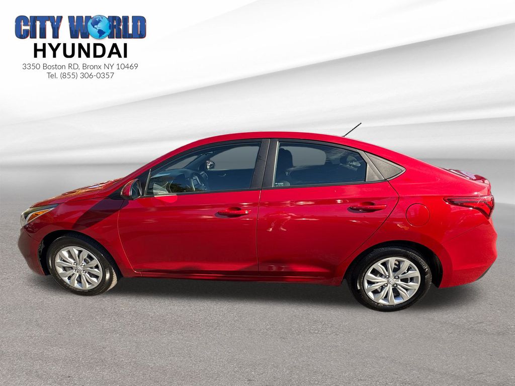 2022 Hyundai Accent SE photo 2
