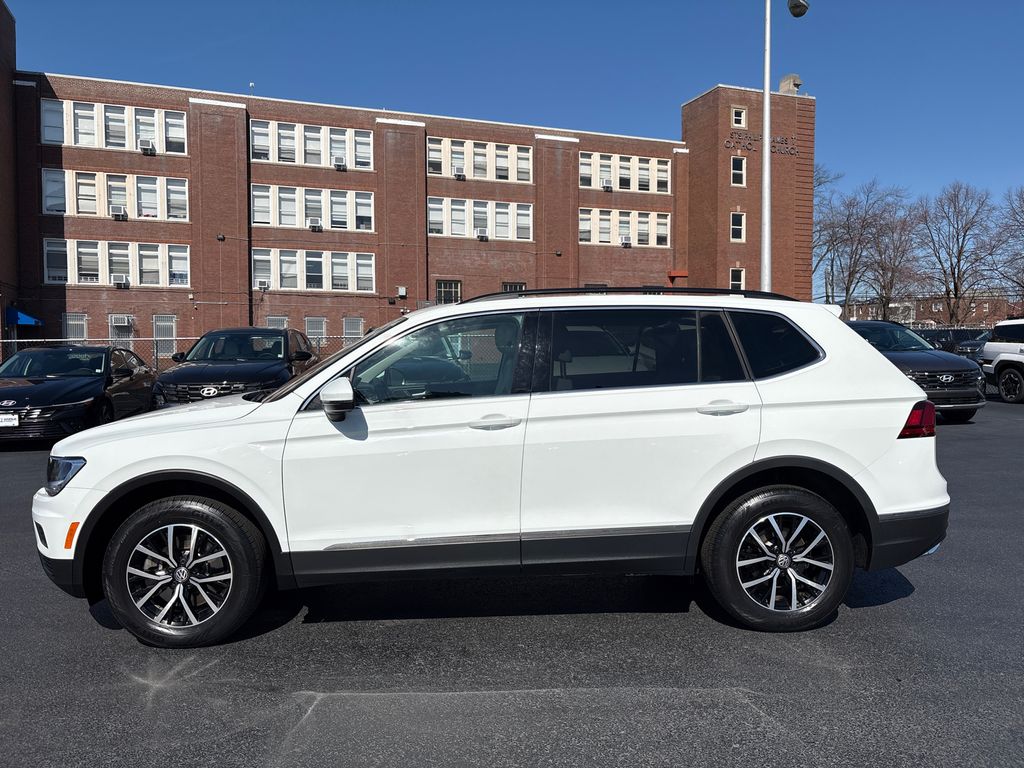 2021 Volkswagen Tiguan SE photo 2