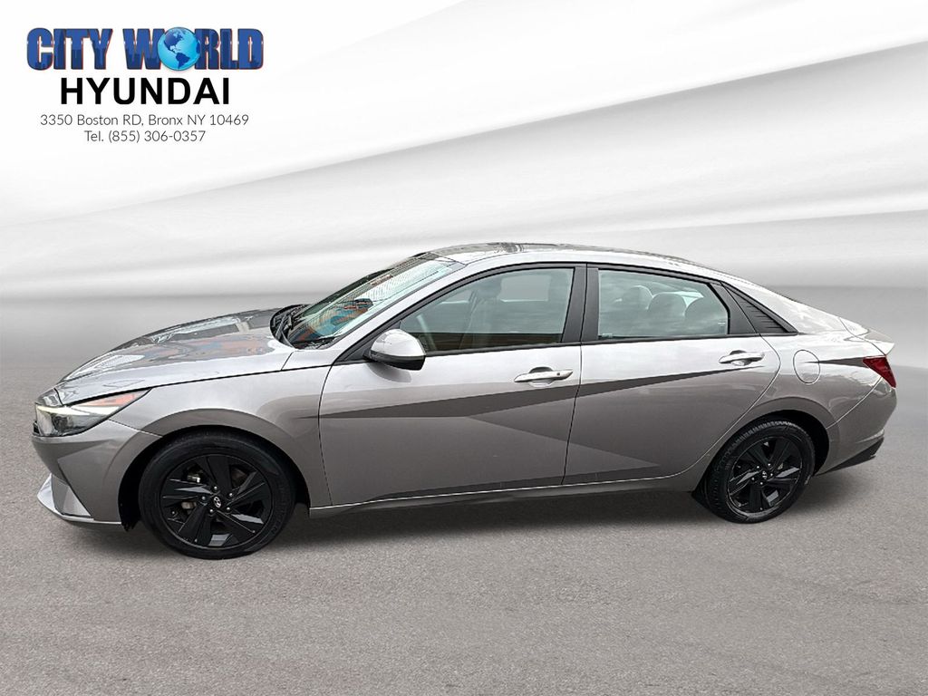 2021 Hyundai Elantra SEL photo 2